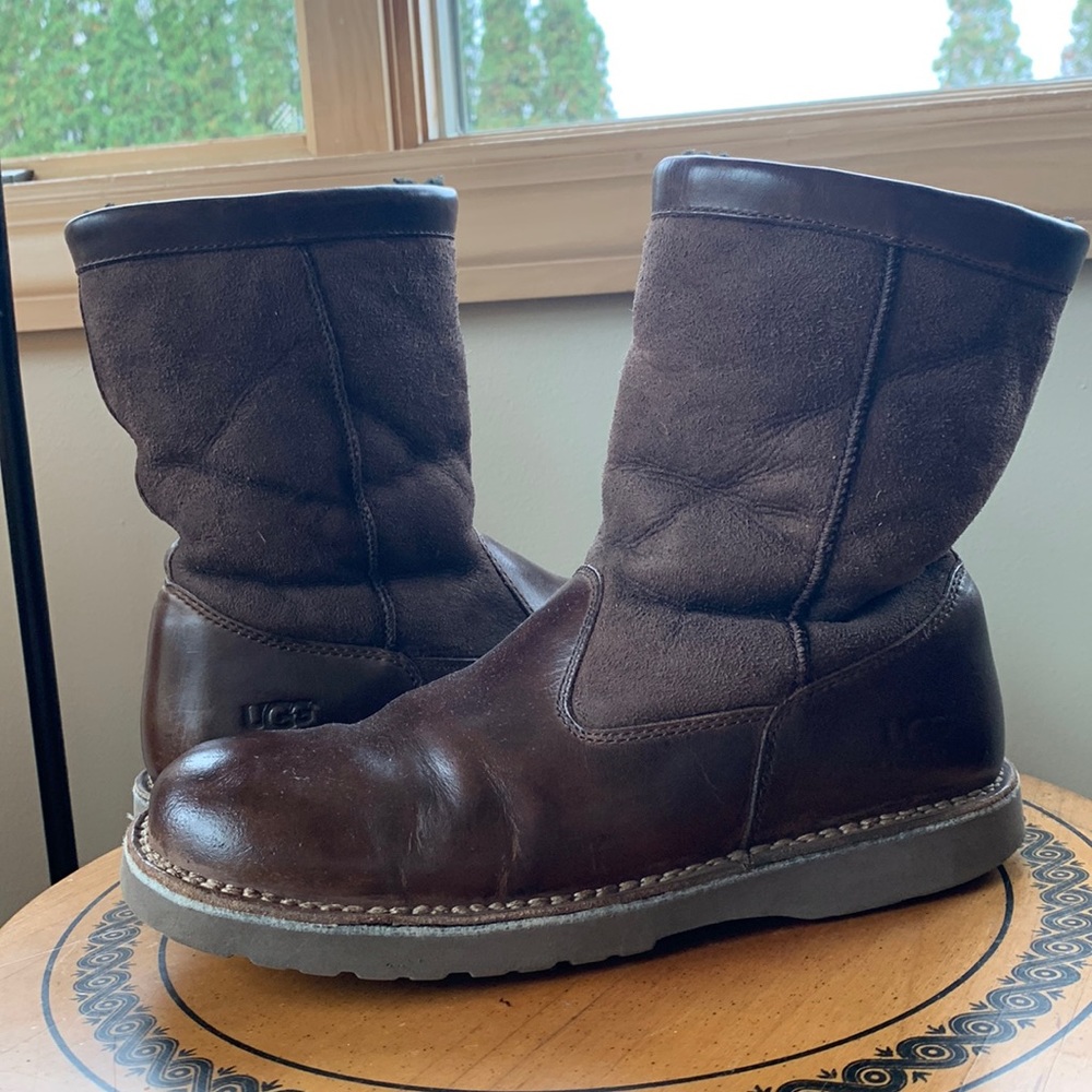 UGG Australia Mens boots Sz. 9
